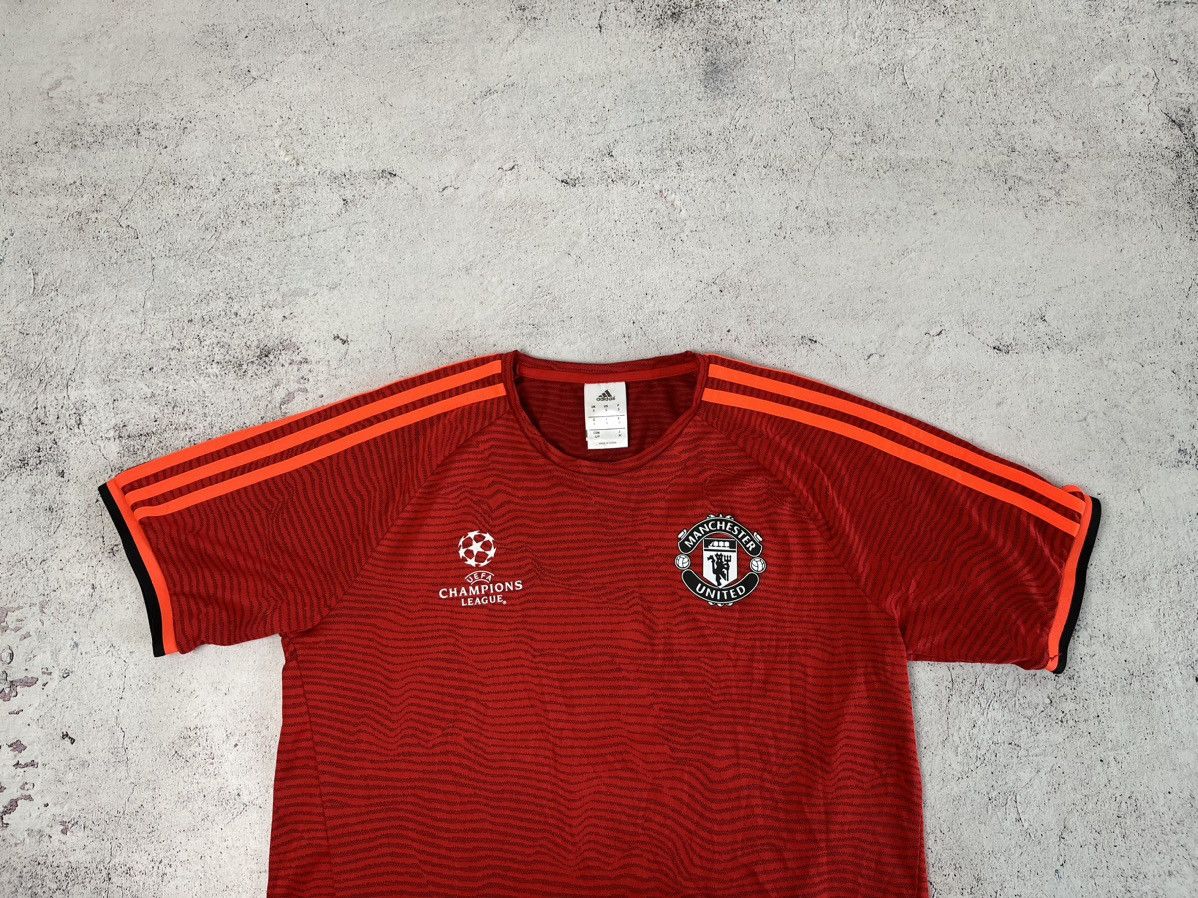 Adidas ADIDAS MANCHESTER UNITED FC CHAMPION LEAGUE SOCCER JERSEY Size US S / EU 44-46 / 1 - 3 Thumbnail