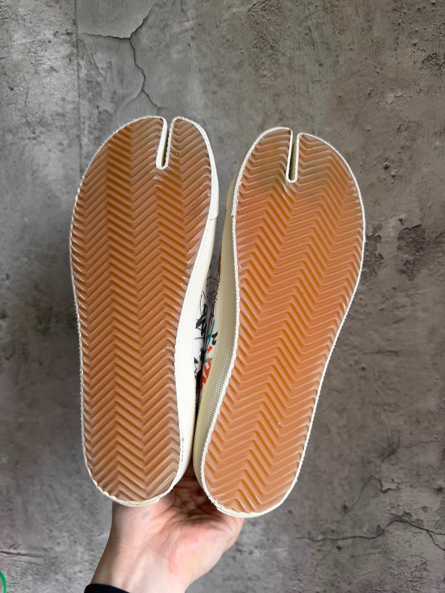 Maison Margiela Maison Margiela Graffiti Tabi Split-Toe Shoes K25 Size US 8 / IT 38 - 5 Thumbnail