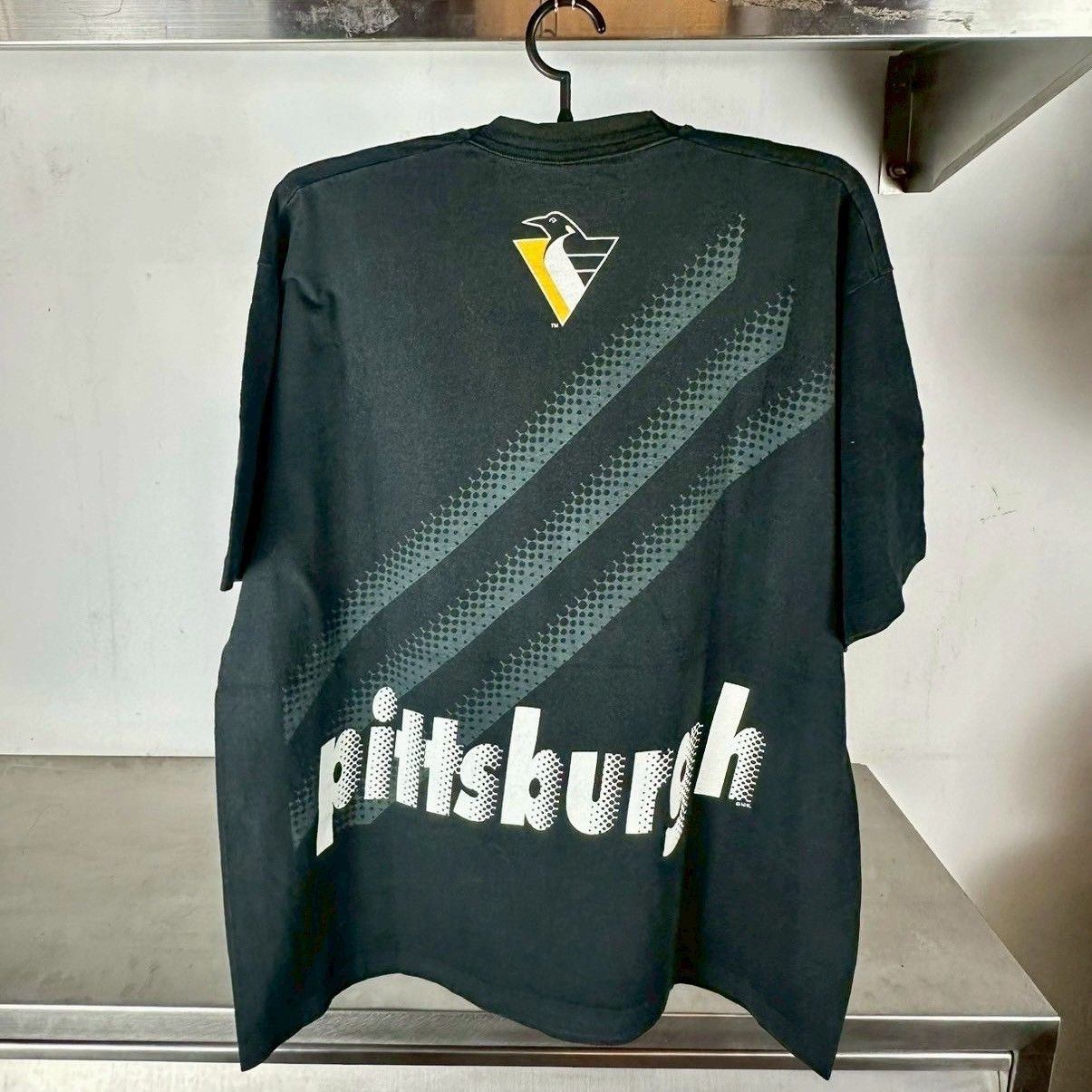 Vintage Vintage 90s Pittsburgh Penguins AOP NHL T-shirt Size US XL / EU 56 / 4 - 2 Thumbnail