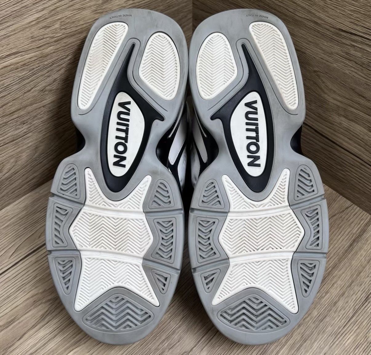 Louis Vuitton Louis Vuitton Trainer 2 Black & White Mid-top Shoes J41 Size US 8 / EU 41 - 4 Thumbnail