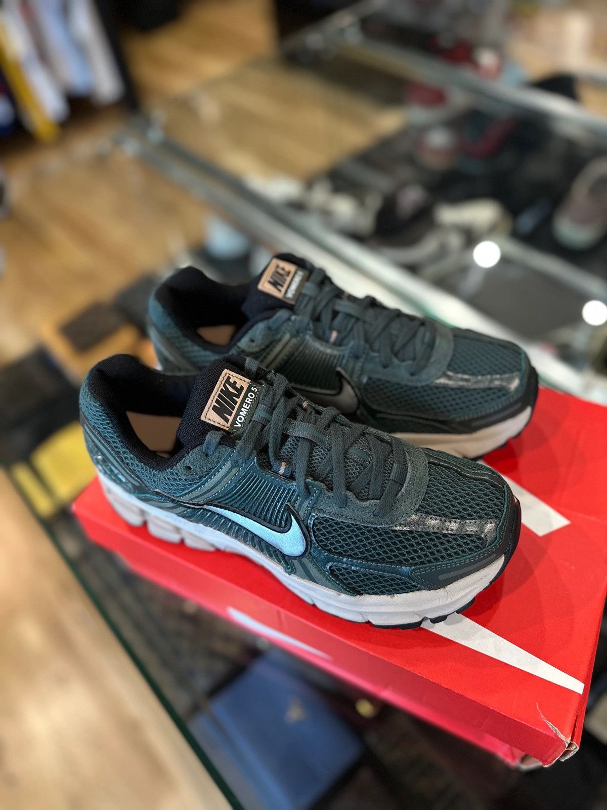 Nike Vomero Vintage Green Light Orewood DS OG size 7.5 Size US 7.5 / EU 40-41 - 2 Thumbnail