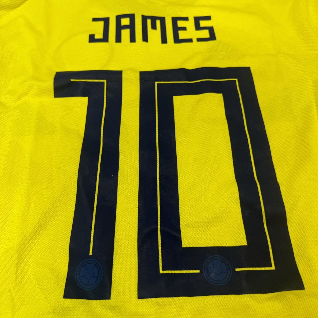 Adidas Colombia 18/19 home shirt #10 James (Bnwt) Size US M / EU 48-50 / 2 - 5 Thumbnail