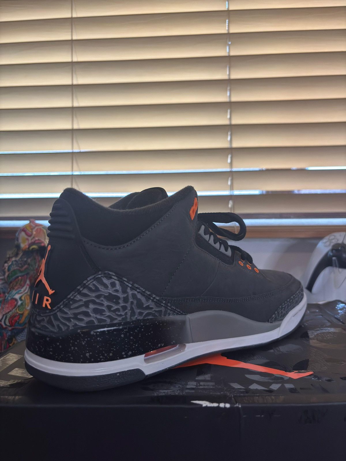 Jordan Brand Nike Air Jordan 3 Retro "Fear" Size US 11 / EU 44 - 3 Thumbnail