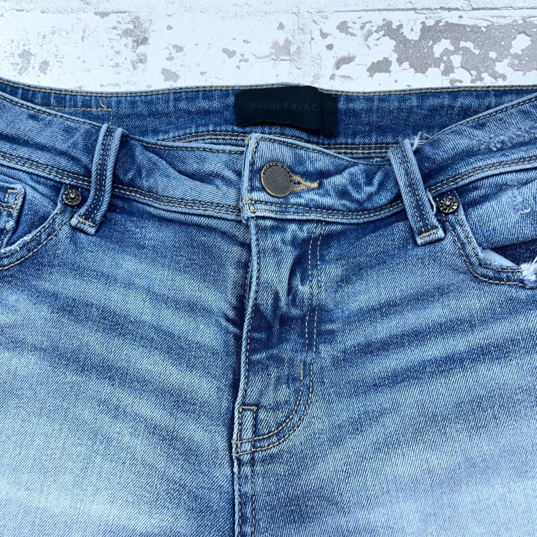 Buckle Black Buckle Black Shorts Women 27 Cut Off Jean Jorts Frayed Faded Stretch Ladies Blue Denim 3 in Inseam 5-Pocket Design Size 27" / US 4 / IT 40 - 4 Thumbnail