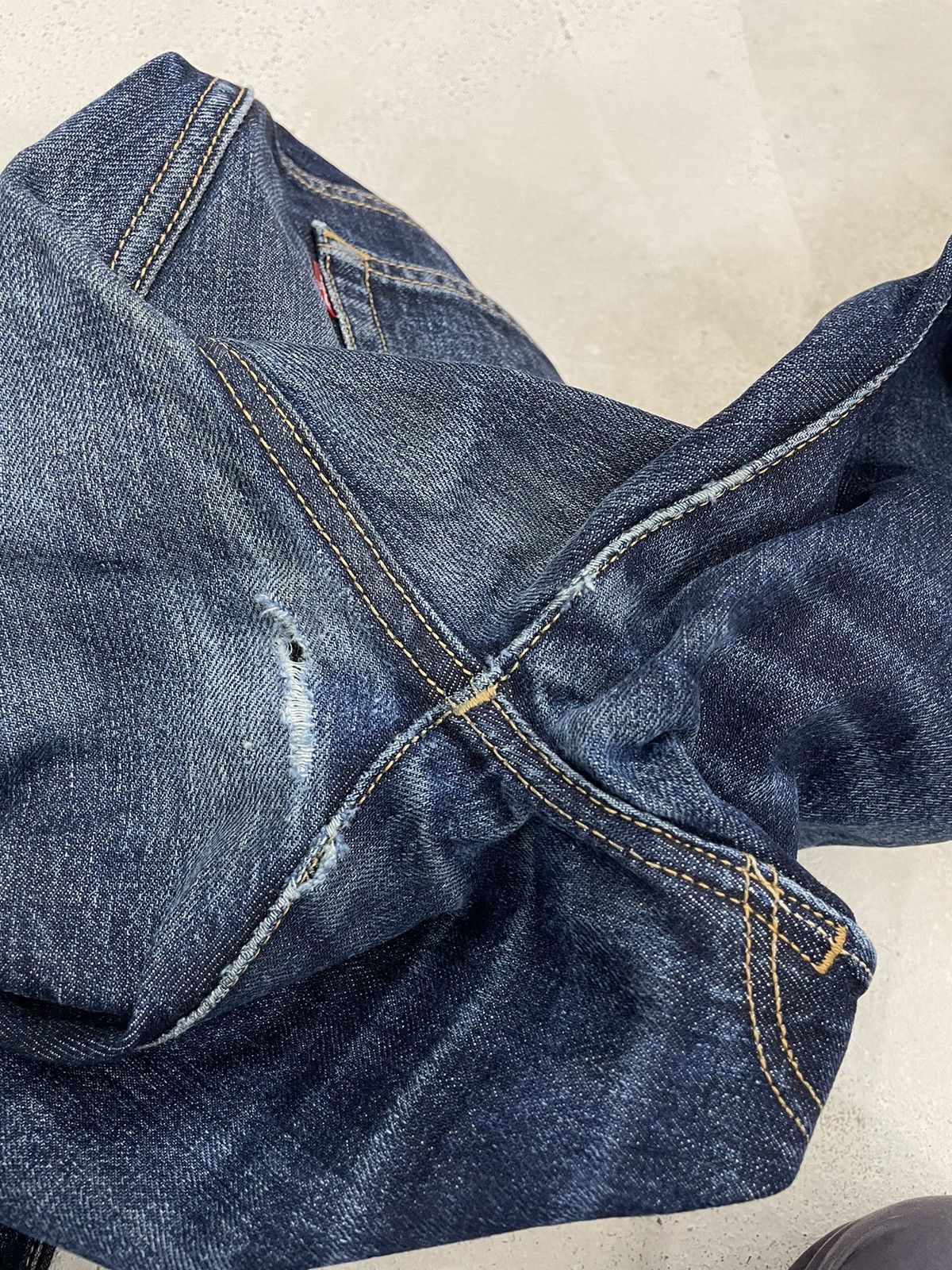 Levi's Levis 501 Straight Leg Buttonfly Dark Denim Distressed Size US 29 - 21 Thumbnail