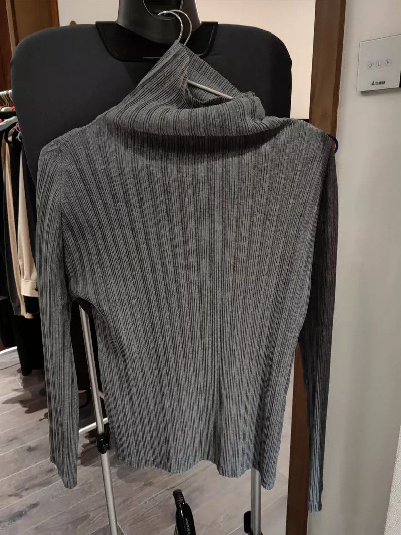 Issey Miyake Issey Miyake size:3 Black pleated long-sleeved shirt Size S / US 4 / IT 40 - 1 Thumbnail