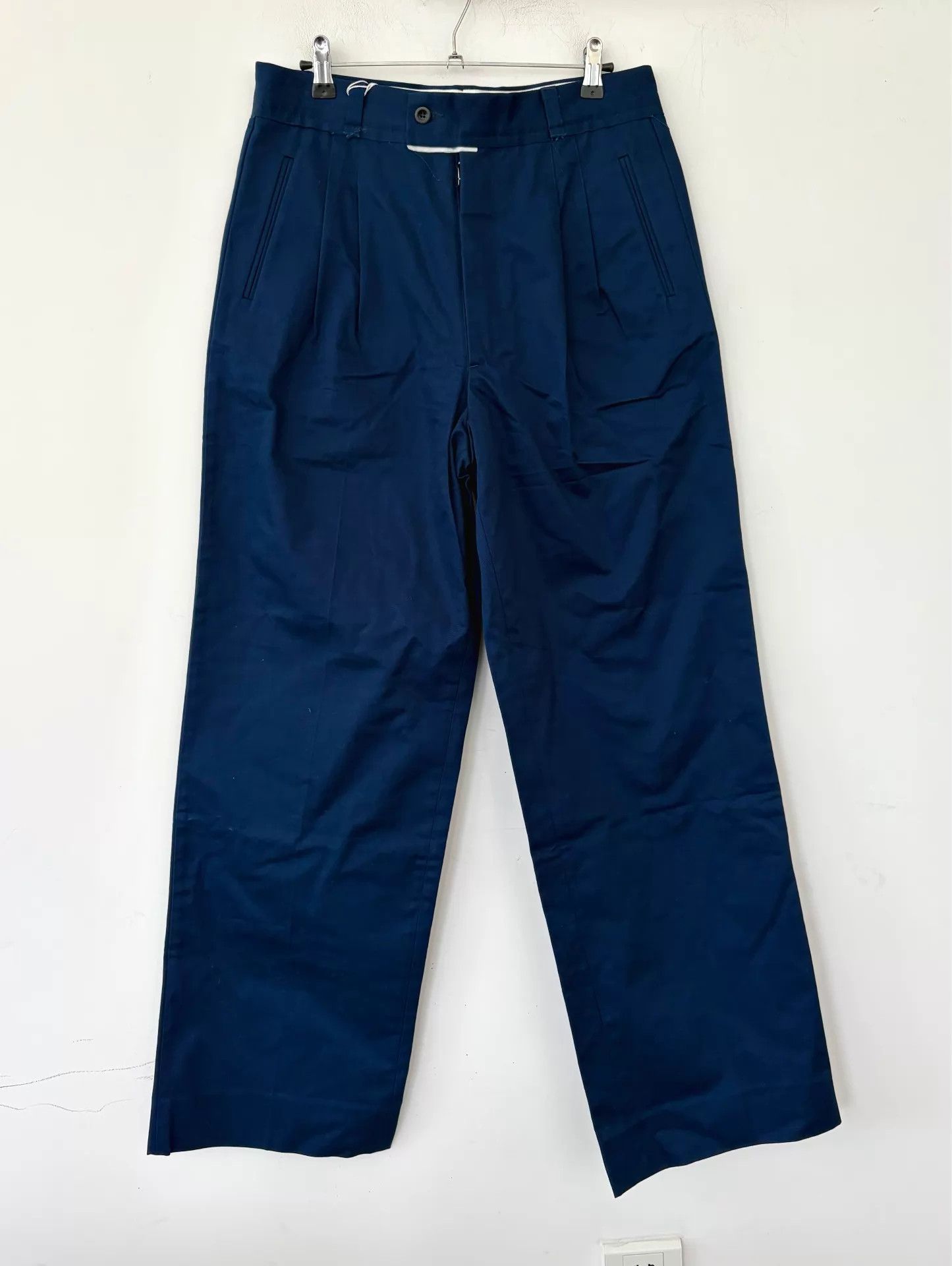 Maison Margiela Maison Margiela 22ss Men Pleat Straight Chino Navy 46 (NWT) Size US 30 / EU 46 - 1 Thumbnail