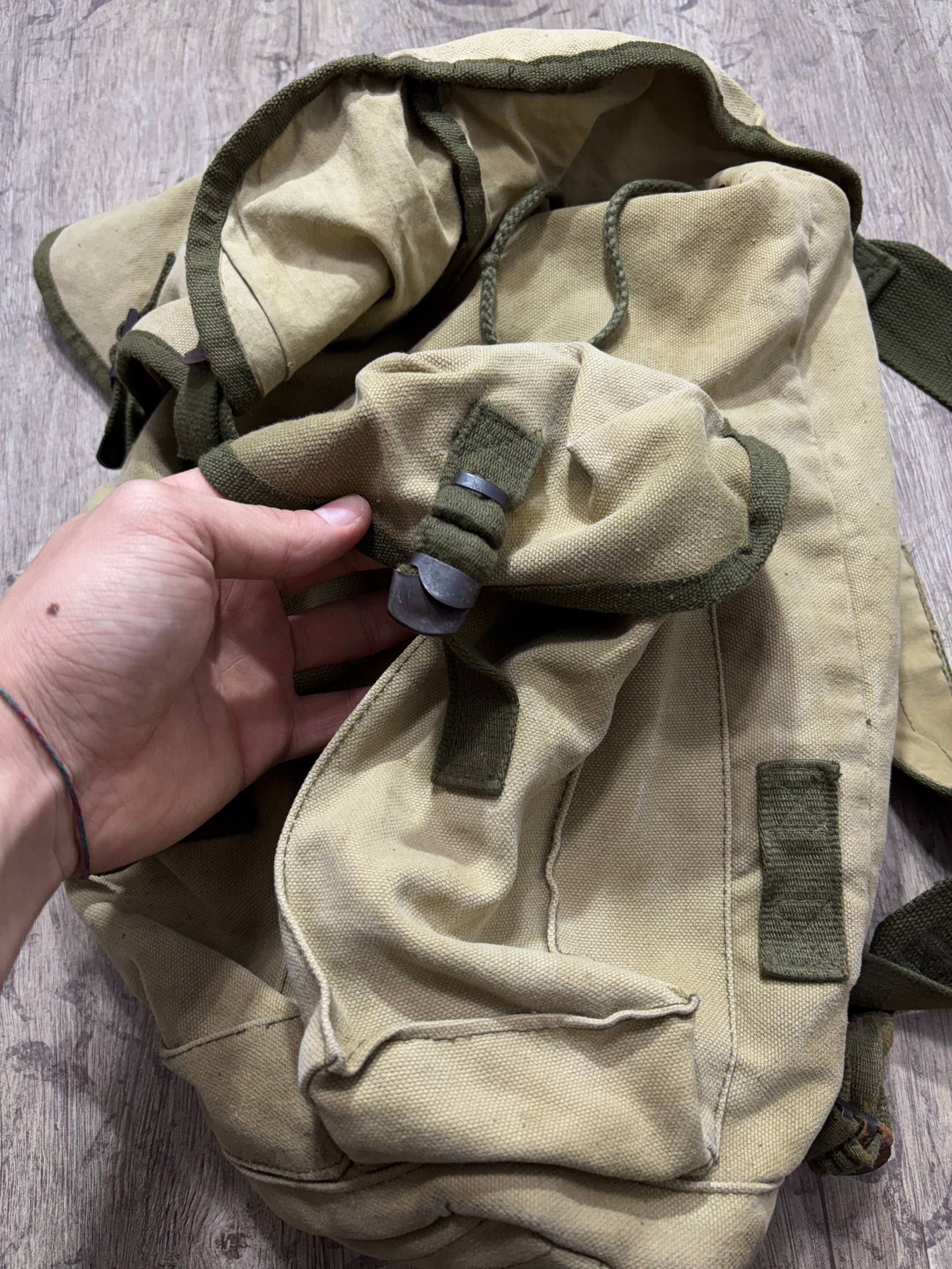Diesel VTG DIESEL CARGO MILITARY Y2K MULTIPOCKET SLING BAG BACKPACK Size ONE SIZE - 10 Thumbnail