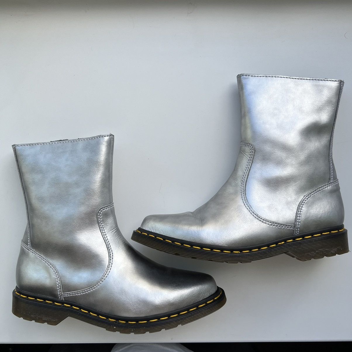 Dr shops martens silver