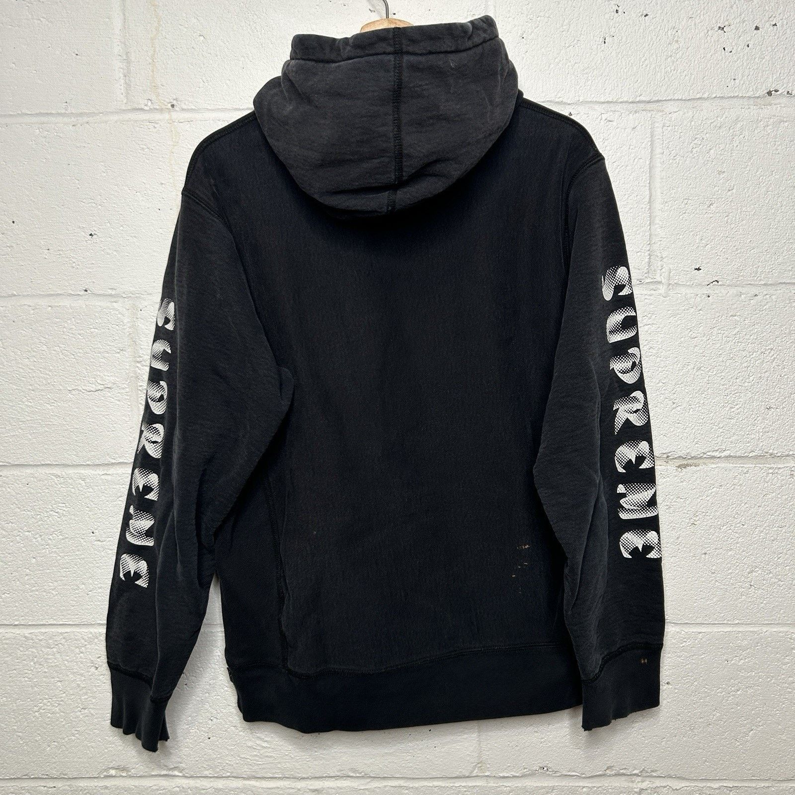 Supreme Supreme Gradient Sleeve Logo Hooded Sweatshirt “Black” FW18 Size US M / EU 48-50 / 2 - 2 Thumbnail