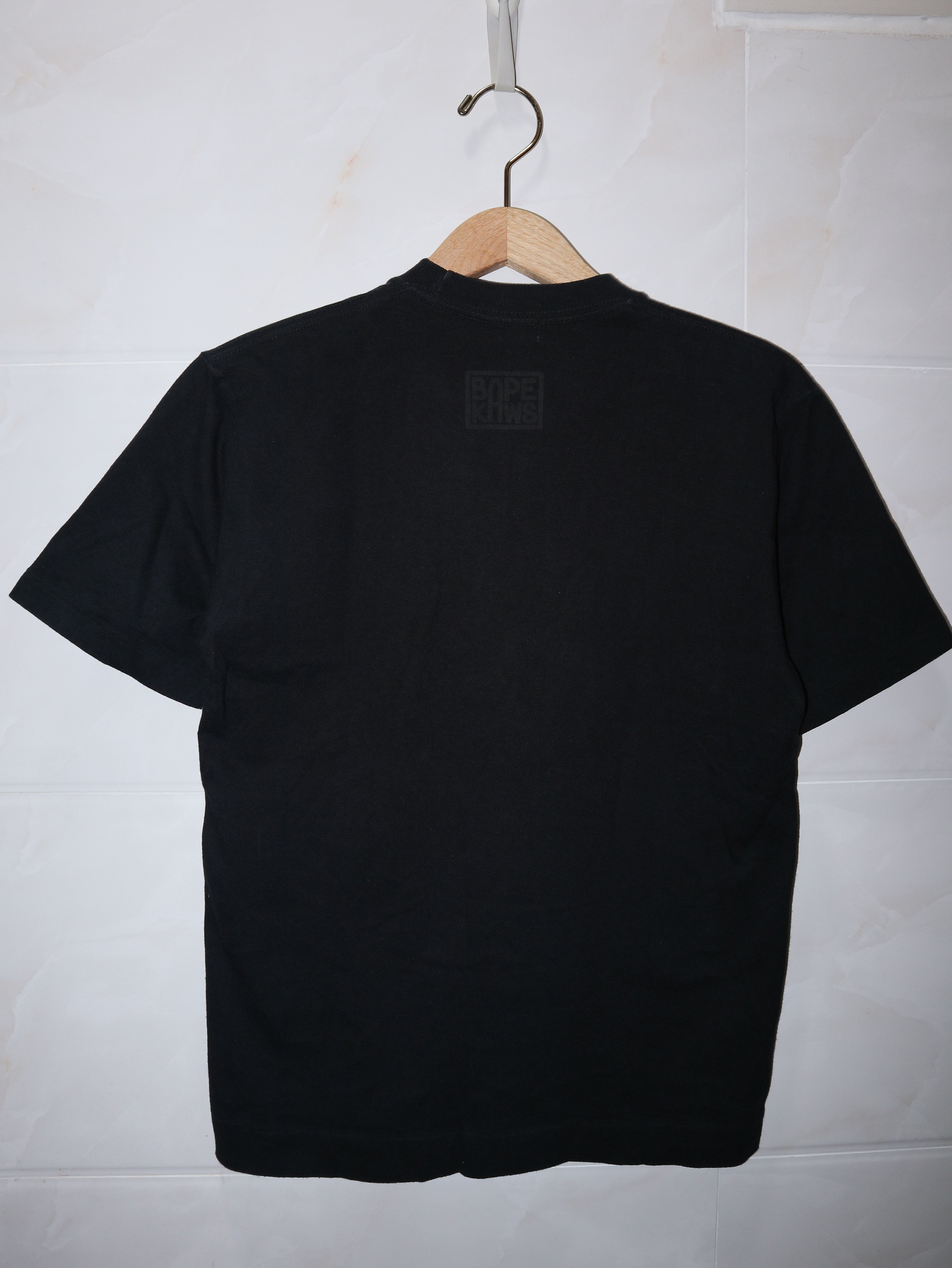 Bape × Kaws Bape x Kaws Baby Milo Animal Kingdom Tee Size US S / EU 44-46 / 1 - 3 Thumbnail