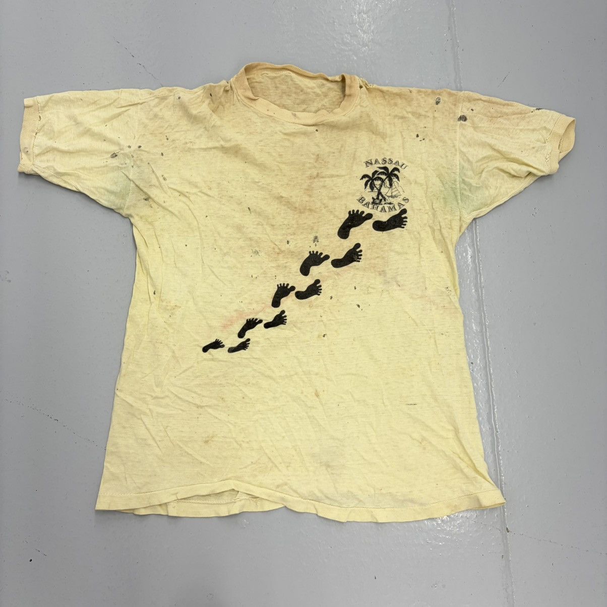 Other Vintage 60s Nassau Bahamas Yellow Distressed T-Shirt Size US S / EU 44-46 / 1 - 1 Thumbnail