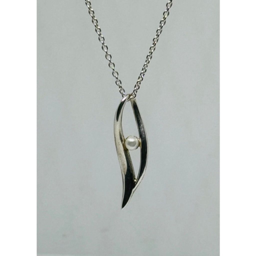 Other Kit Heath Sterling Pearl Leaf Pendant Necklace KH 18" Size ONE SIZE - 1 Thumbnail