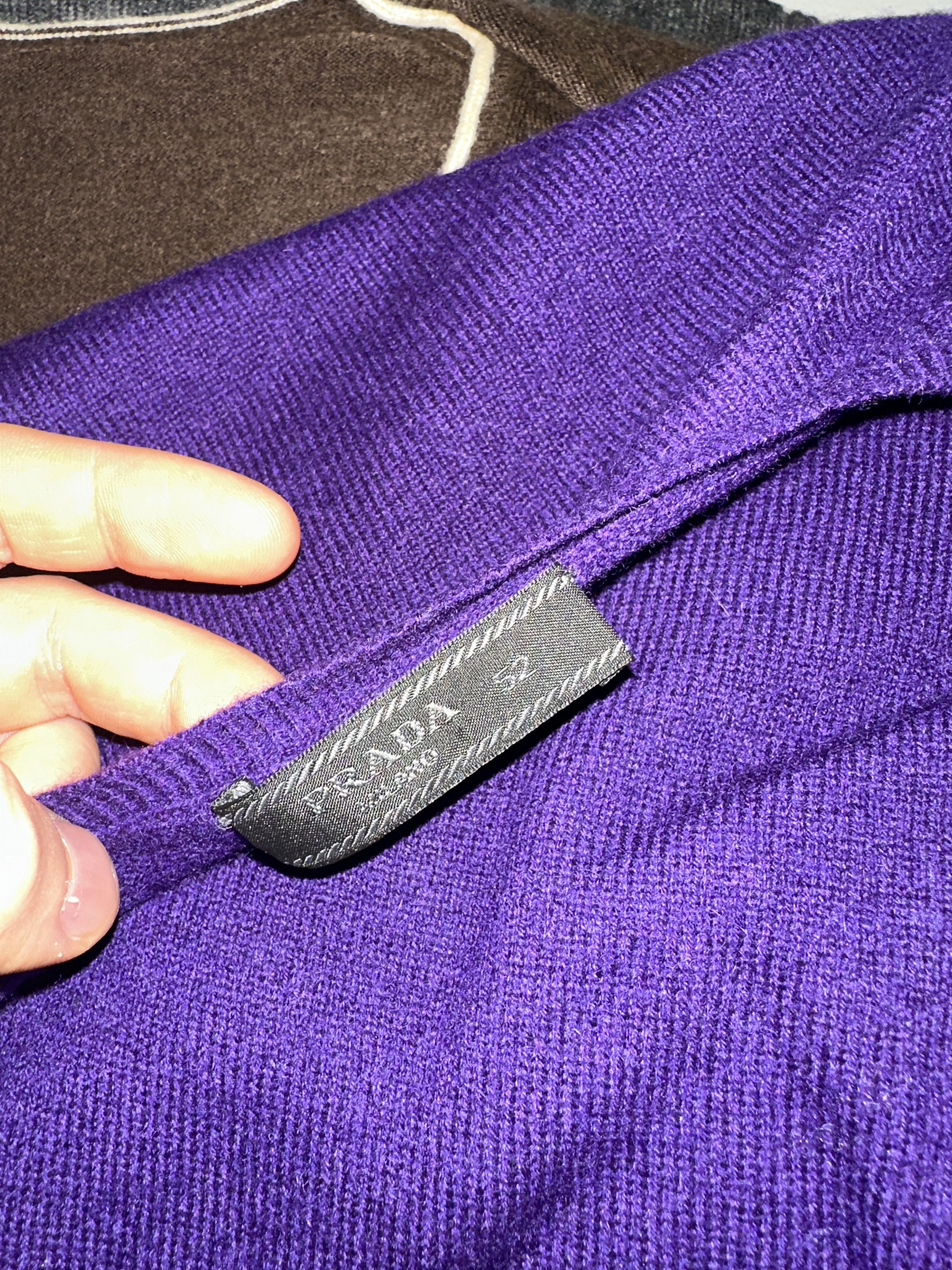 Prada Prada Men’s V-Neck Fine Wool Knit Sweater Size 52 IT L Size US L / EU 52-54 / 3 - 3 Thumbnail