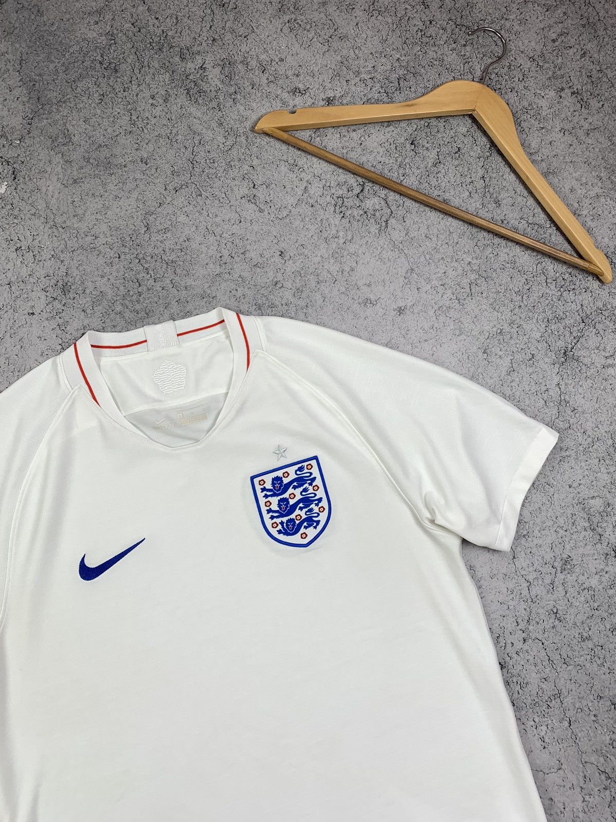 Nike Nike England National Team 2018-2019 Home Jersey Size L Size US L / EU 52-54 / 3 - 2 Thumbnail