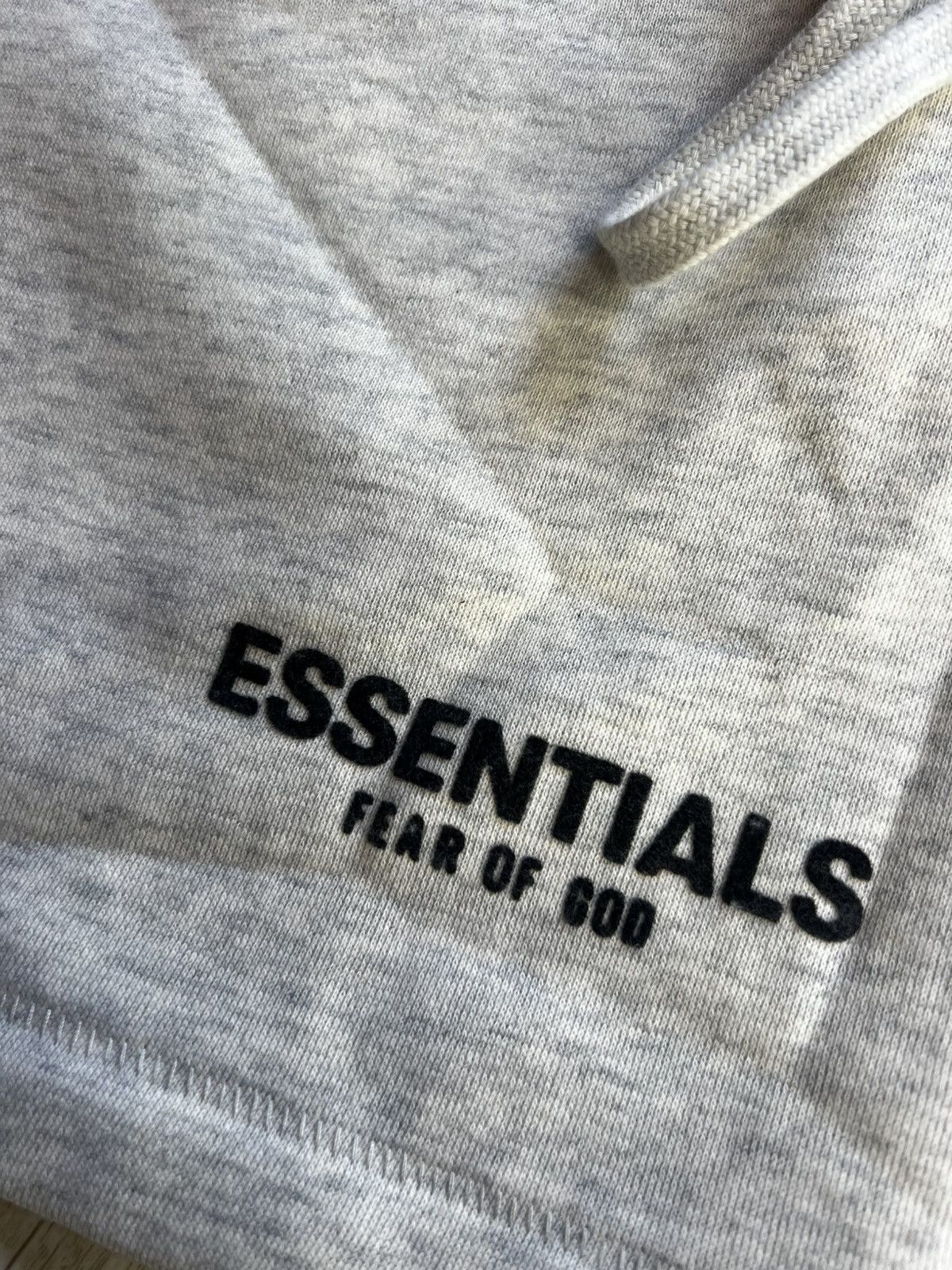 Essentials Fear of God Essentials Light Oatmeal Fleece Shorts Size M Size US 30 / EU 46 - 16 Thumbnail