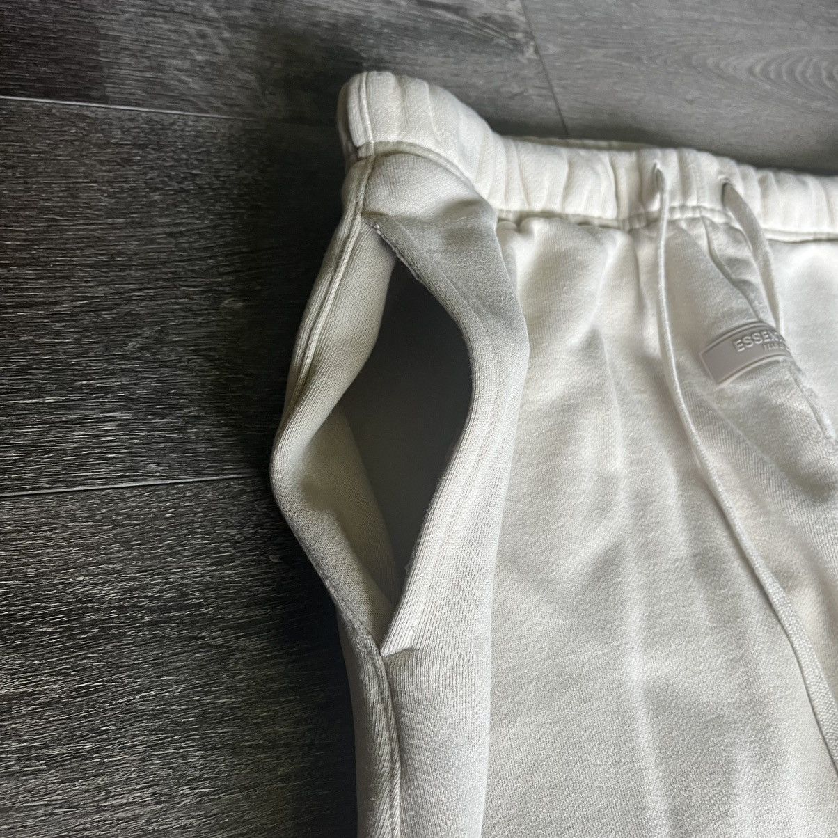 Essentials Fear of God FOG Essentials Light Bone Sweatpants Size Medium Size US 34 / EU 50 - 6 Thumbnail