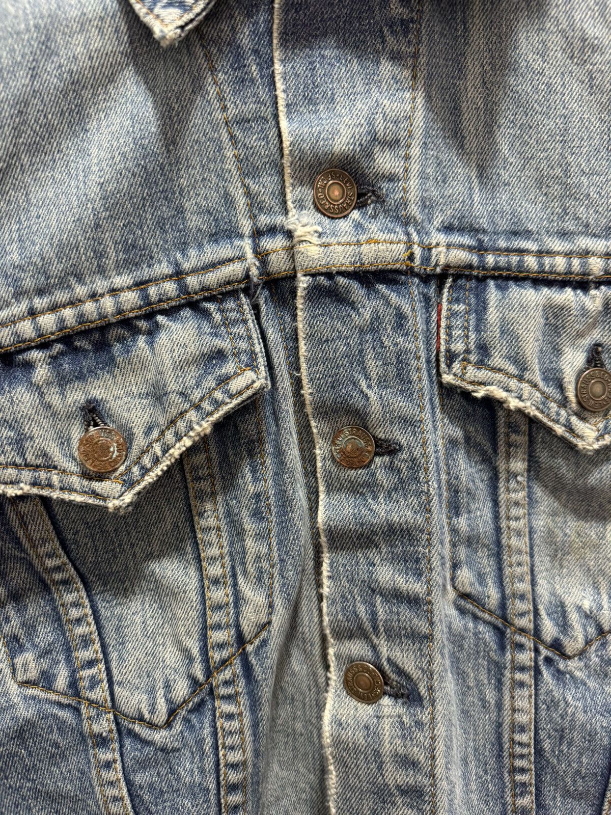 Levi's × Levi's Vintage Clothing × Vintage VINTAGE LEVIS THRASHED TRUCKER DENIM JACKET Size US XS / EU 42 / 0 - 10 Thumbnail
