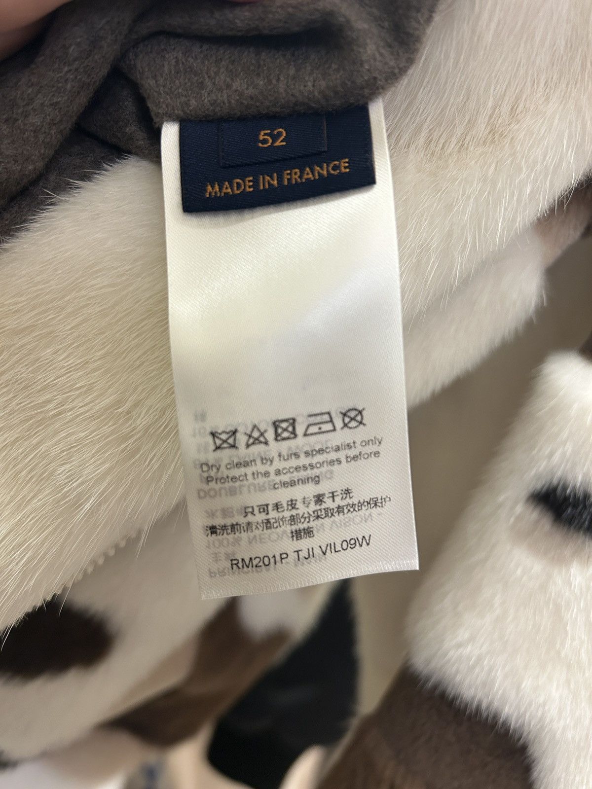 Louis Vuitton Louis Vuitton White and Brown Mink Jacket Size US L / EU 52-54 / 3 - 3 Thumbnail