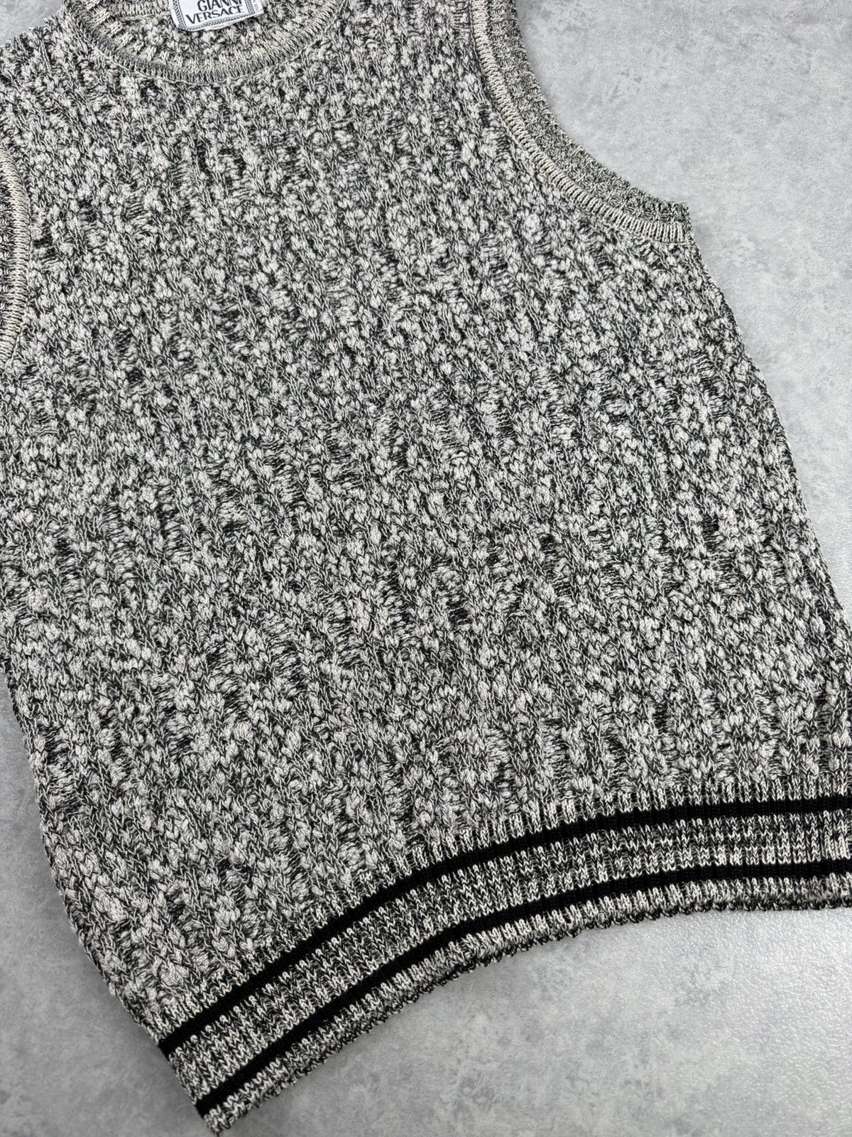Versace Vintage Gianni Versace Knit Sweater Vest Size 50 Size US M / EU 48-50 / 2 - 2 Thumbnail
