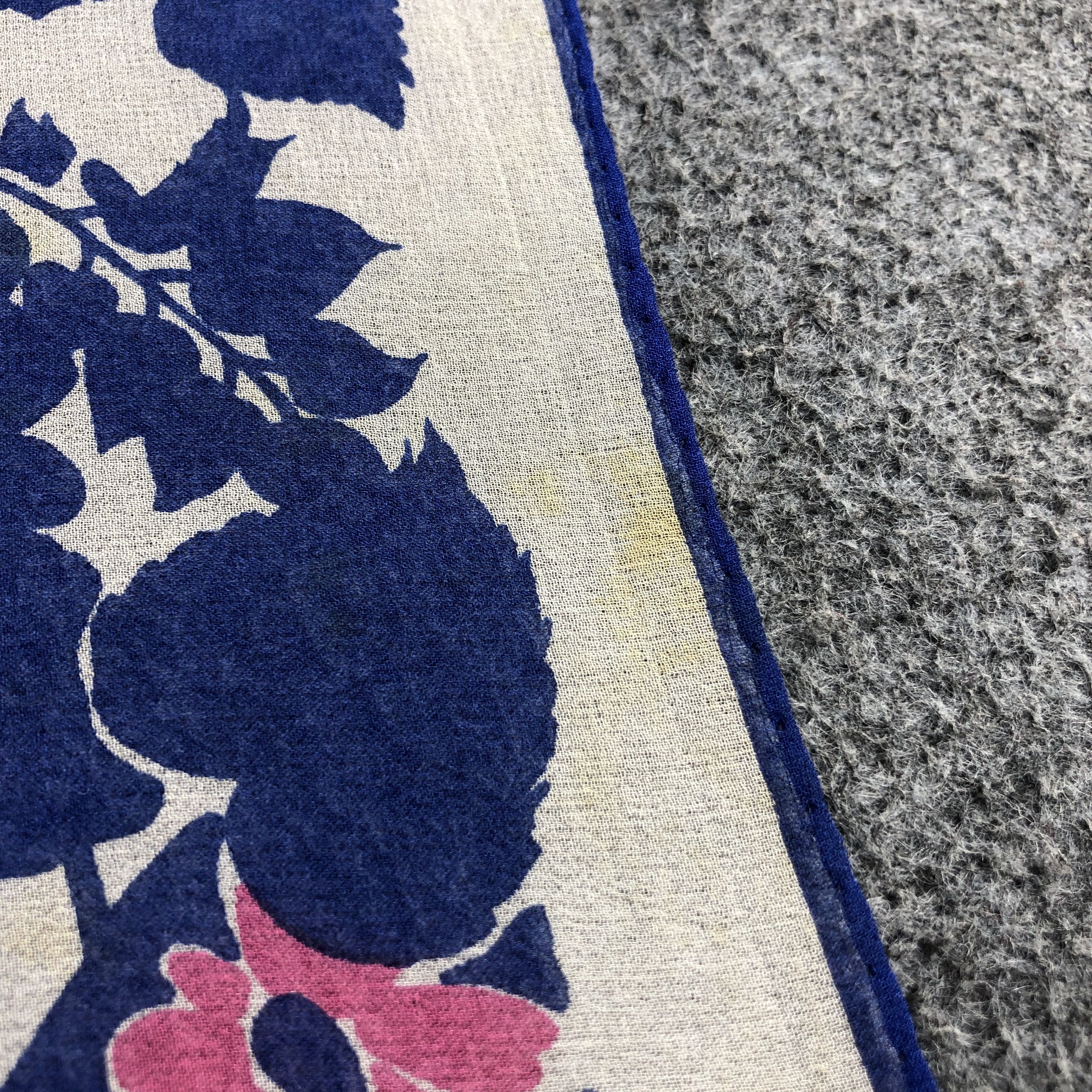 Vintage Vintage Luxury Floral Hand Rolled Silk Scarf M1295 Size ONE SIZE - 7 Thumbnail