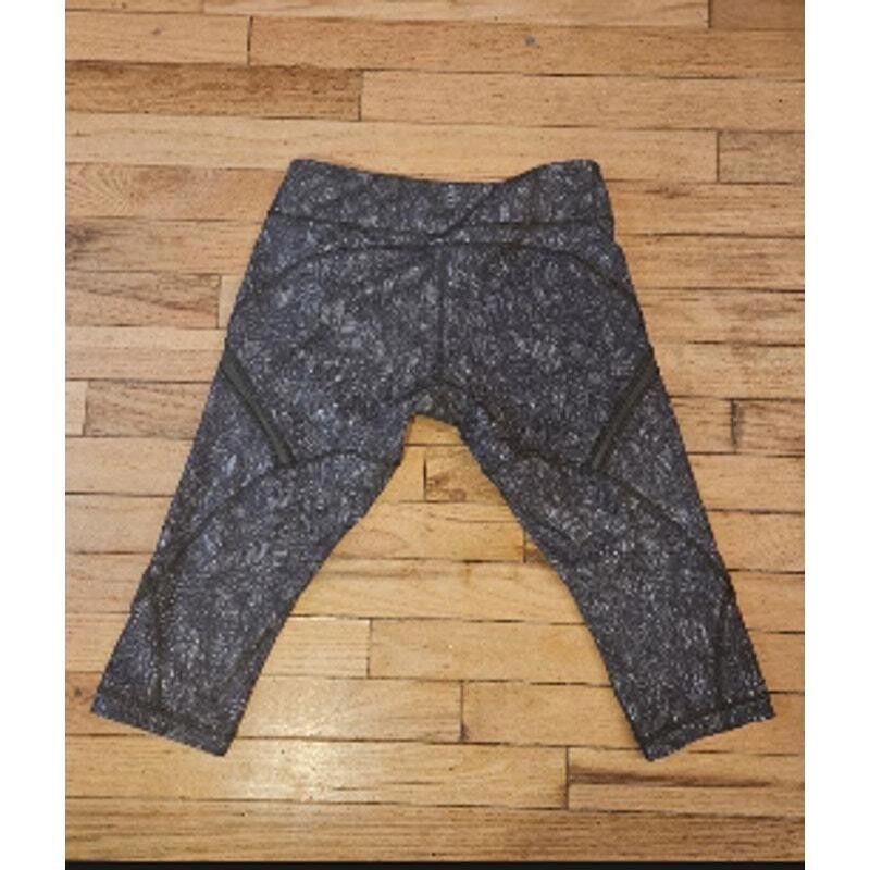 Designer Lululemon Women's Black & White Leaf Print Leggings - Size 8 Size 32" / US 10 / IT 46 - 3 Thumbnail