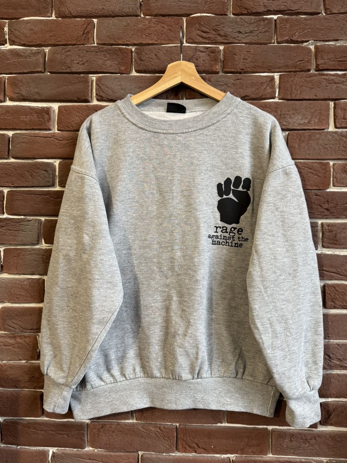 Band Tees RARE Vintage Rage Aginst The Machine RATM Fist Sweatshirt Size US L / EU 52-54 / 3 - 1 Thumbnail