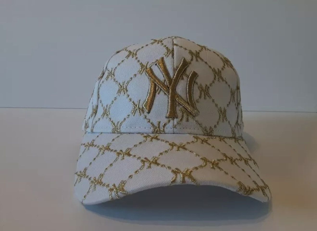 Vintage NY Yankees Luxury Fashion Embroidery Hats (White and Gold) Size ONE SIZE - 1 Thumbnail