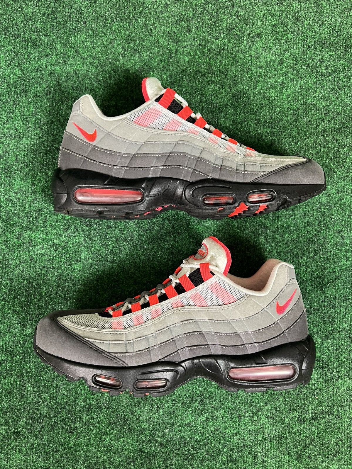 Nike Nike Air Max 95 OG Solar Red White Grey Black Mens Size 12 Size US 12 / EU 45 - 2 Thumbnail