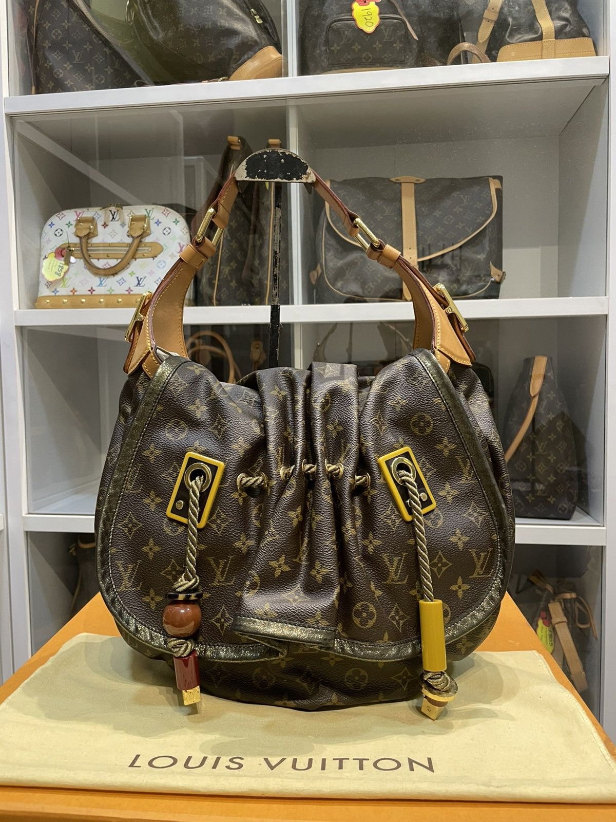 Louis Vuitton AUTHENTIC LOUIS VUITTON LIMITED EDITION KALAHARI GM Size ONE SIZE - 1 Thumbnail