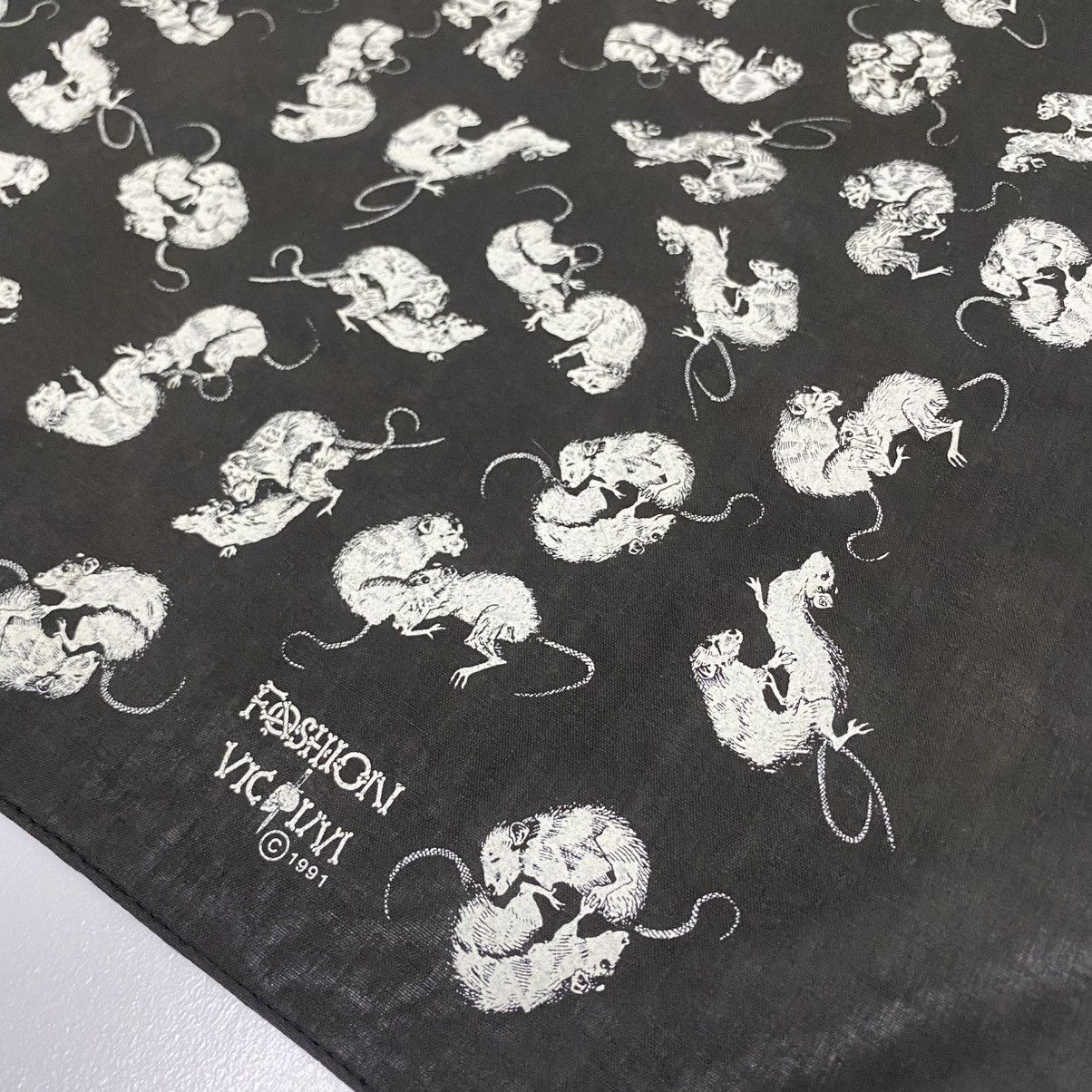 Fashion Victim × Vintage Vintage fashion victim 1991 / Bandana / Neckerchief Size ONE SIZE - 4 Thumbnail