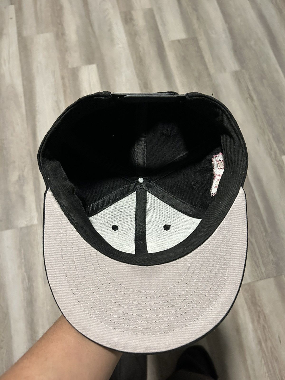 City Streets RETRO VERT BEDAZZLED SNAPBACK PREOWNED Size ONE SIZE - 5 Thumbnail