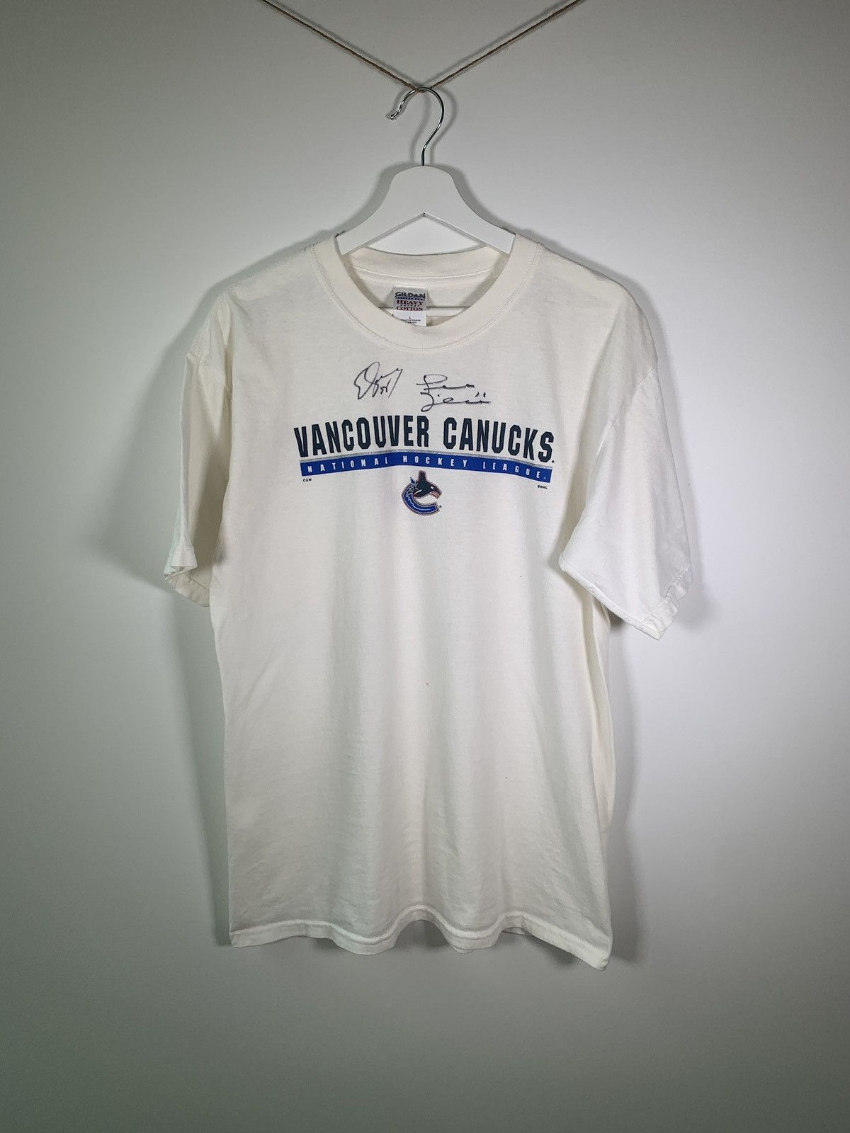 NHL × Vintage Vintage Vancouver Canucks T Shirt Autographed y2k 2000s 90s Size US L / EU 52-54 / 3 - 2 Thumbnail