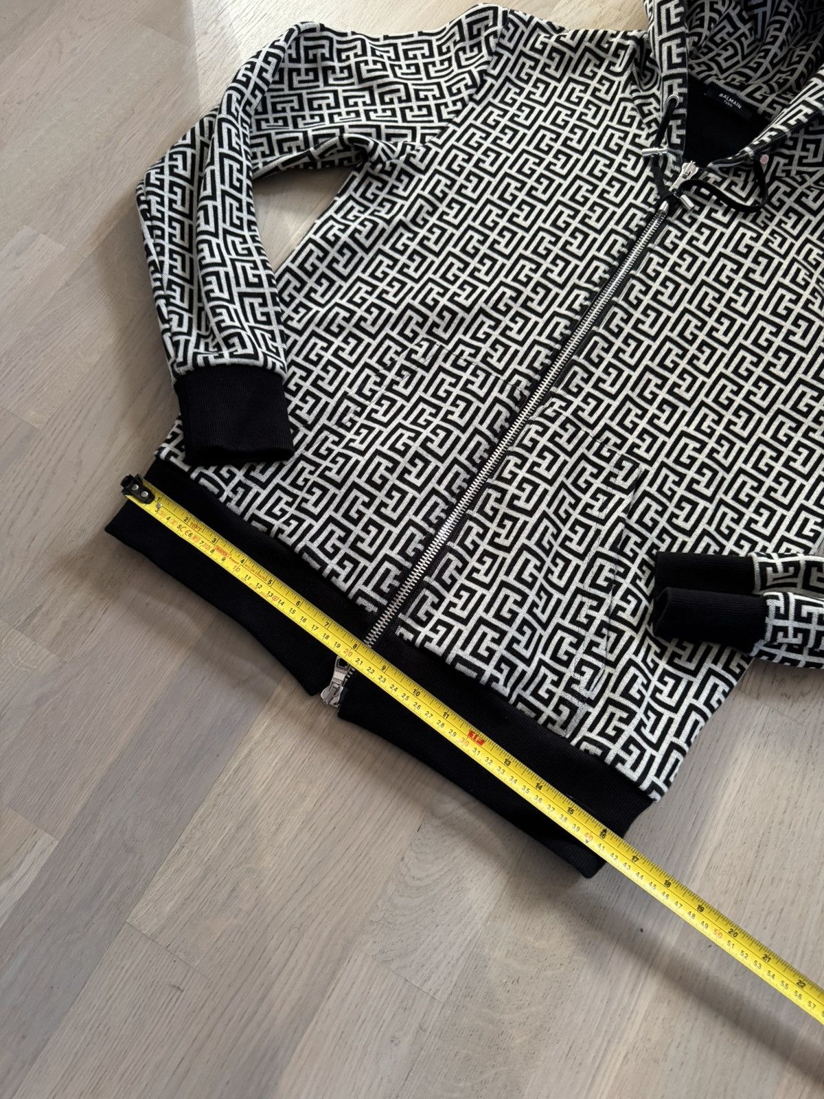Balmain BALMAIN hoodie STUDY measurements in photos BY TAPE MEASURE Size US S / EU 44-46 / 1 - 8 Thumbnail