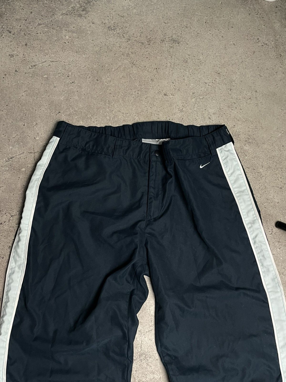 Nike Vintage Nike Nylon Track Pants womens M parachute wide leg Size 30" / US 8 / IT 44 - 4 Thumbnail