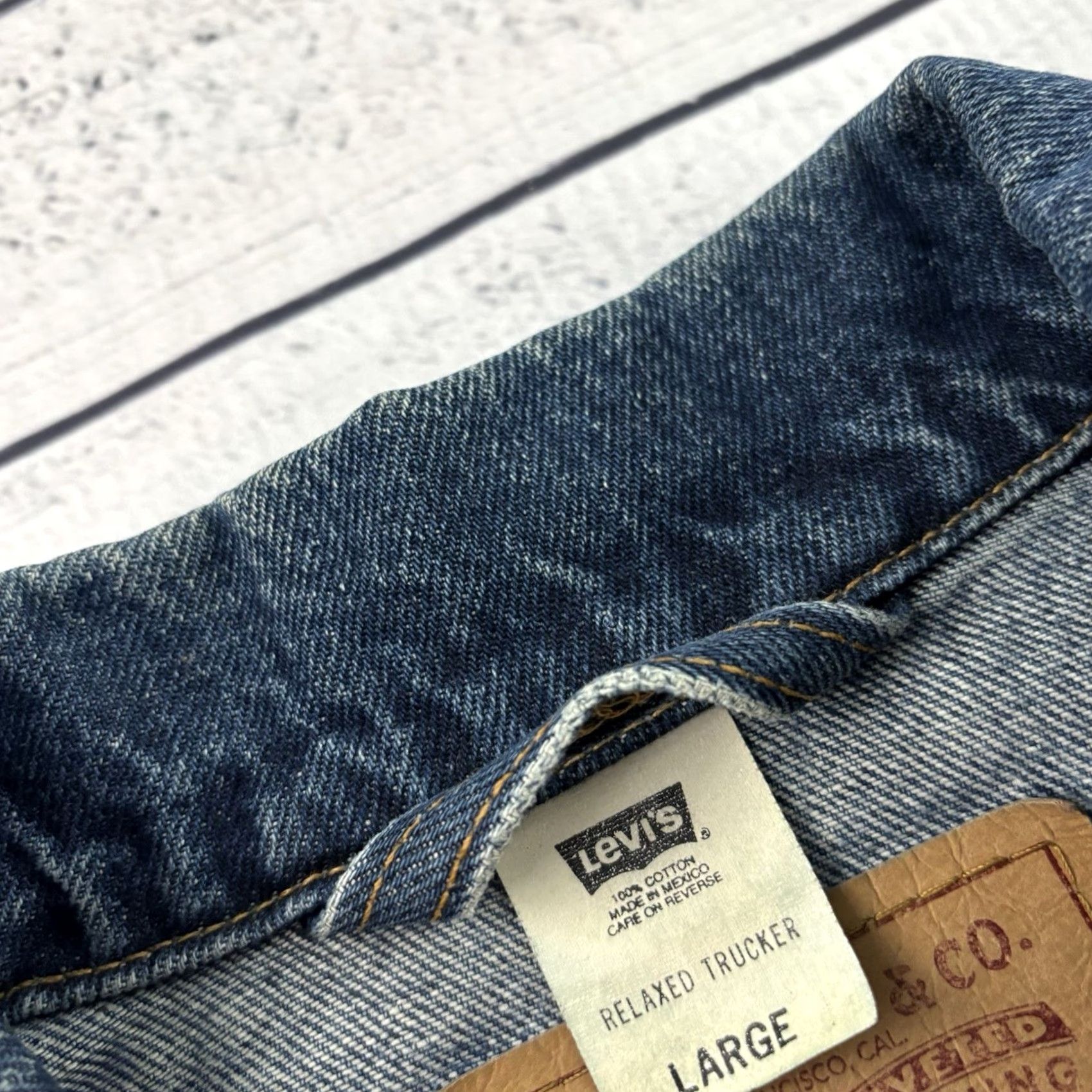 Levi's VINTAGE Levi's Trucker Denim Jacket Men's Large Blue Relaxed Fit Jacket Size US 33 - 3 Thumbnail
