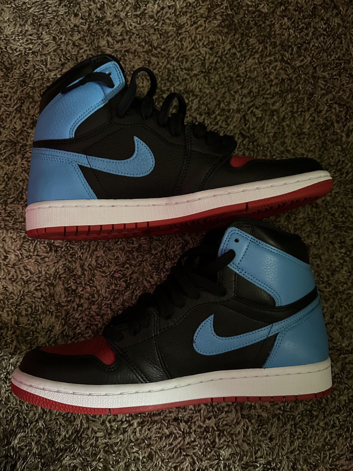 Jordan Brand Wmns Air Jordan 1 High OG 'NC to Chi' Size US 9 / IT 39 - 2 Thumbnail