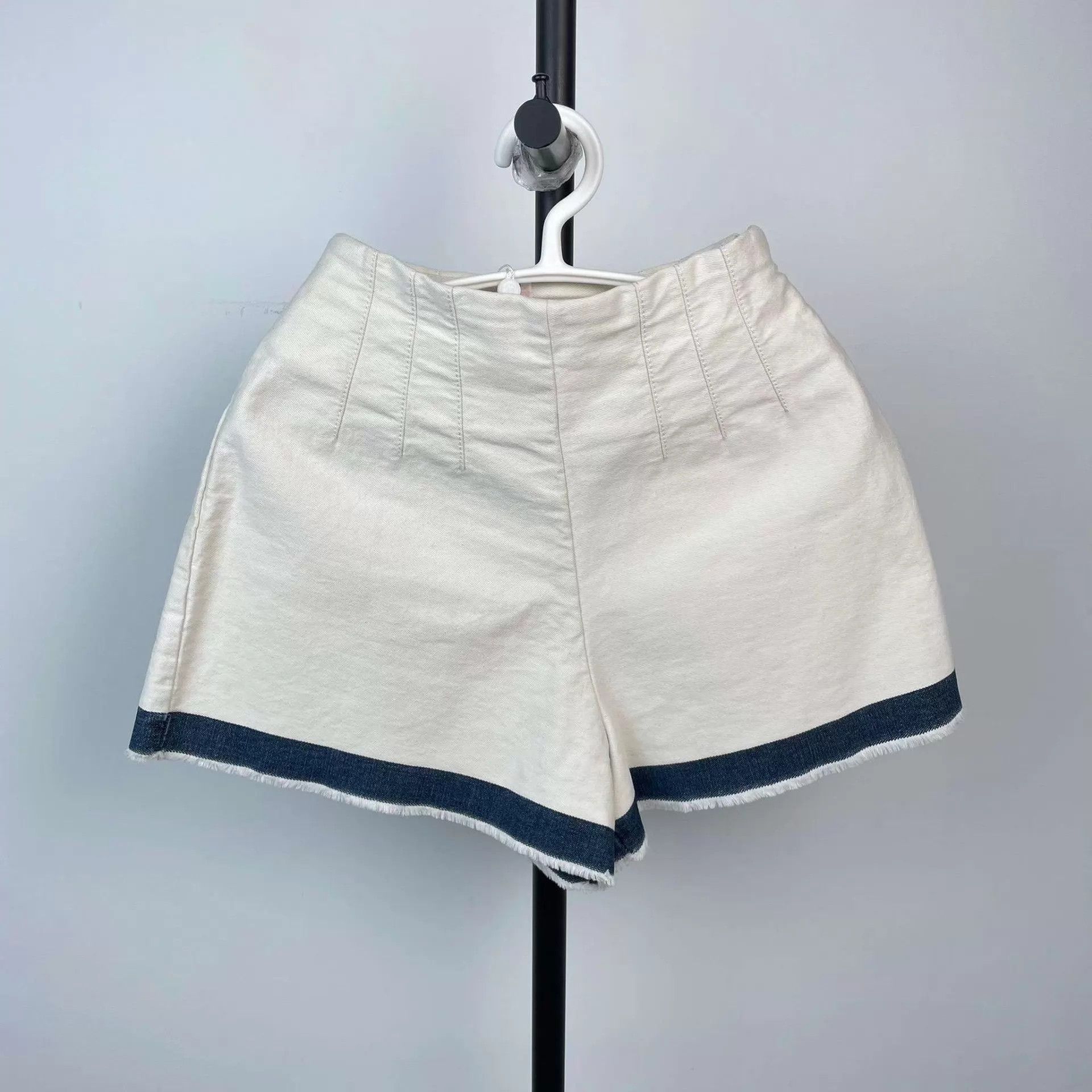 Prada Prada 95 New Triangle Logo Pantskirt Size 27" / US 4 / IT 40 - 2 Thumbnail