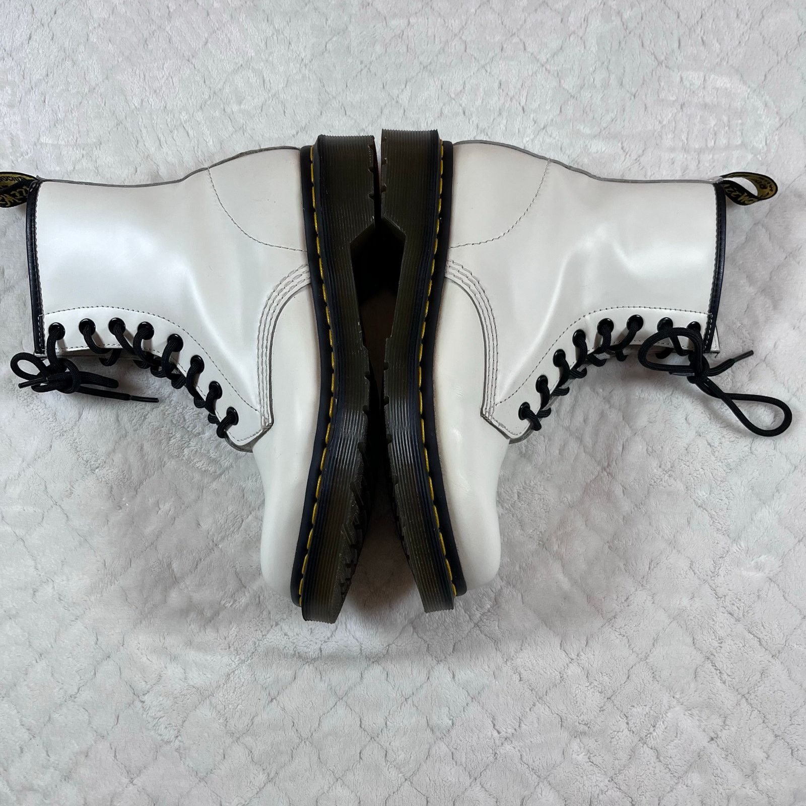 Dr. Martens Dr Martens 11821 White Leather 8 Eye Lace Up Combat Ankle Size US 7 / IT 37 - 4 Thumbnail