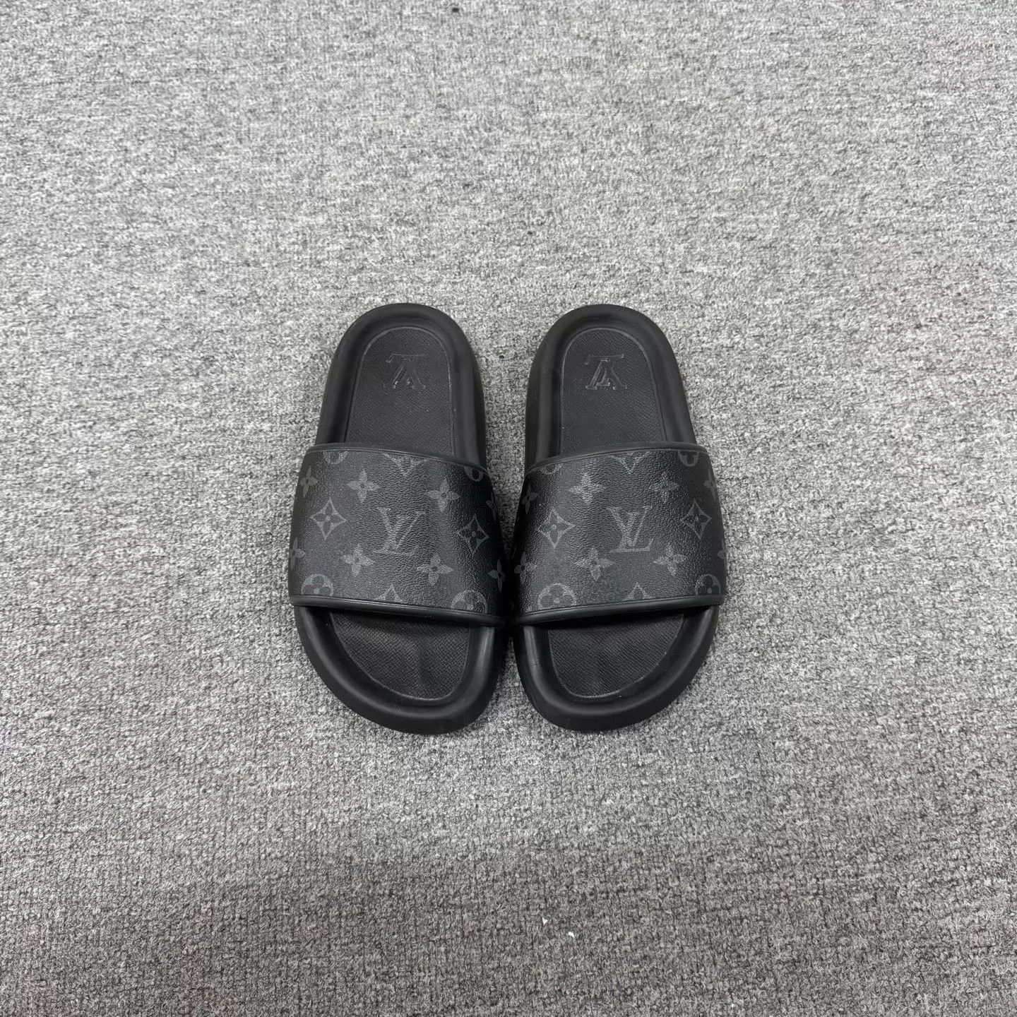 Louis Vuitton Louis Vuitton Black & Gray Monogram Slides 39 99 New Size US 6 / EU 39 - 2 Thumbnail