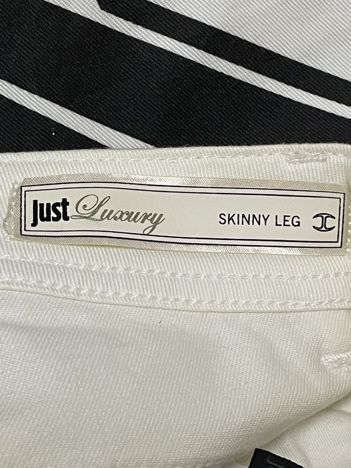 Just Cavalli DESIGNER JUST CAVALLI ICONIC FULLPRINT DESIGN ARCHIVE DENIM Size 24" / US 00 / IT 34 - 18 Thumbnail