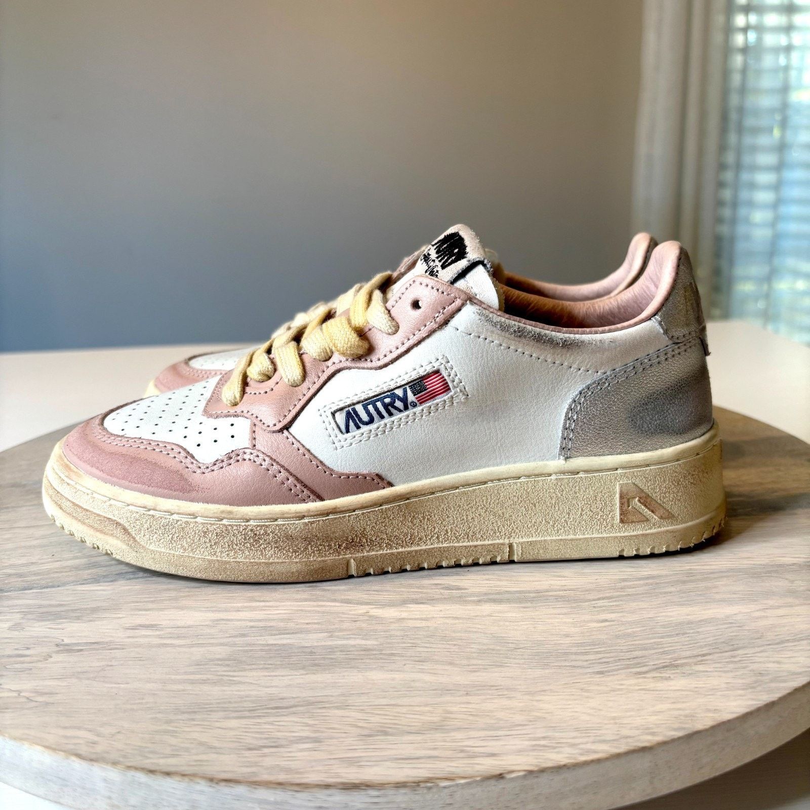 AUTRY Autry Super Vintage Pink White Beige Sneakers Women’s Sz 36 Size US 6 / IT 36 - 2 Thumbnail