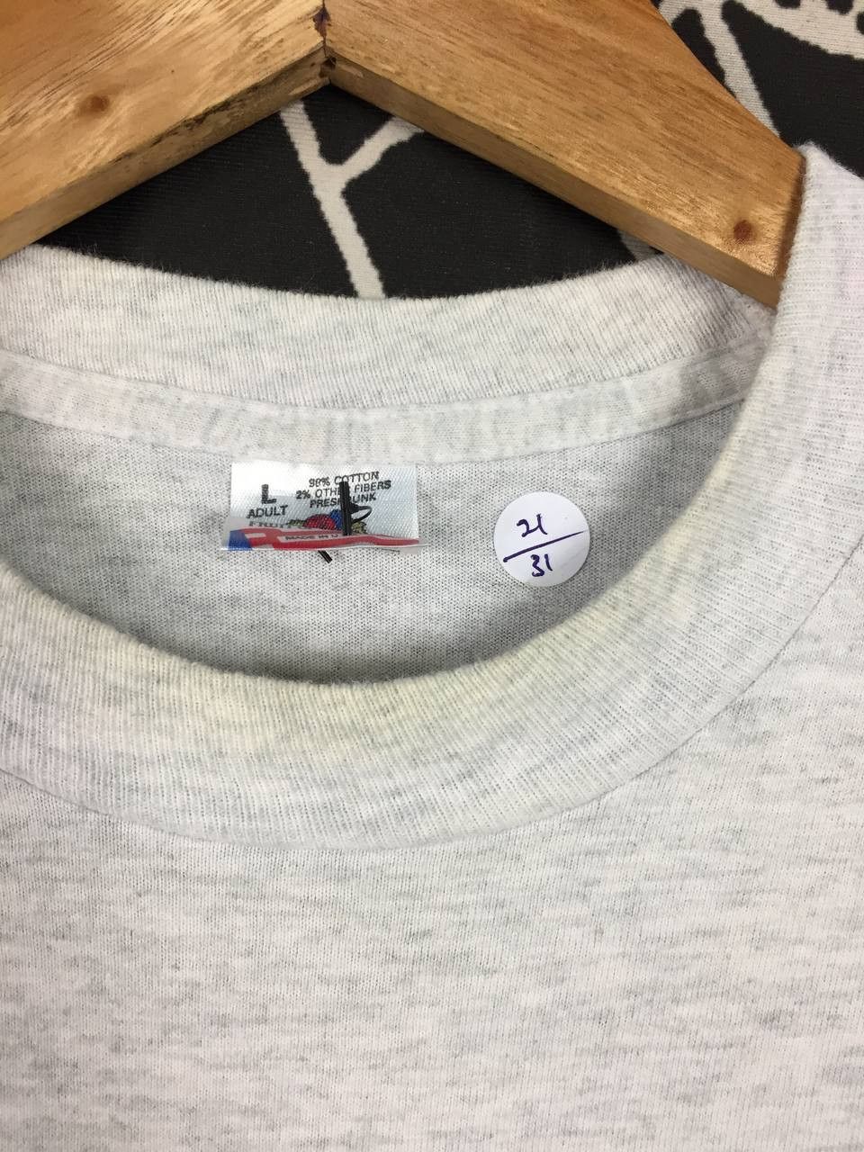 Fruit Of The Loom × Vintage Vtg 90s FOTL Taking Afternoon Tea History Single Stitch Tee Size US L / EU 52-54 / 3 - 4 Thumbnail