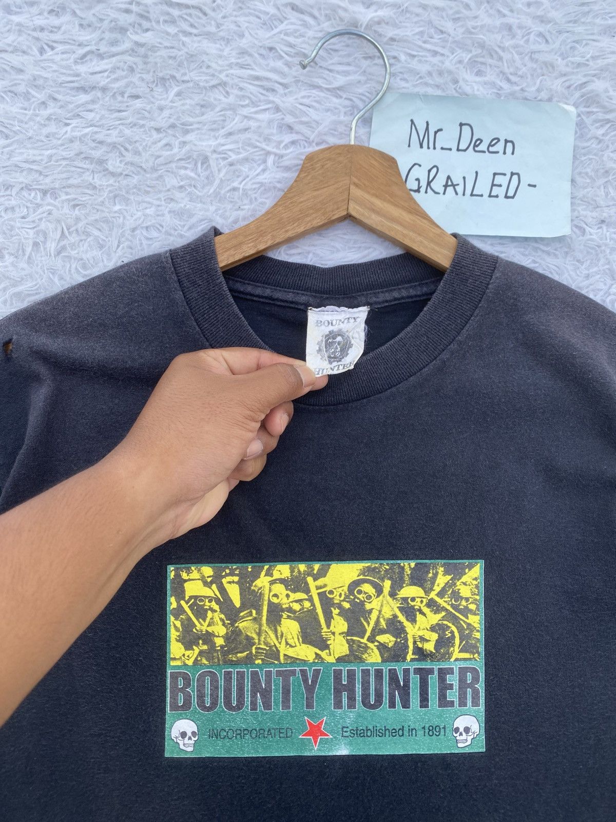 Bounty Hunter Rare Vtg 90s Bounty Hunter Army Wear Gas Mask Skulls Tshirt Size US S / EU 44-46 / 1 - 12 Thumbnail
