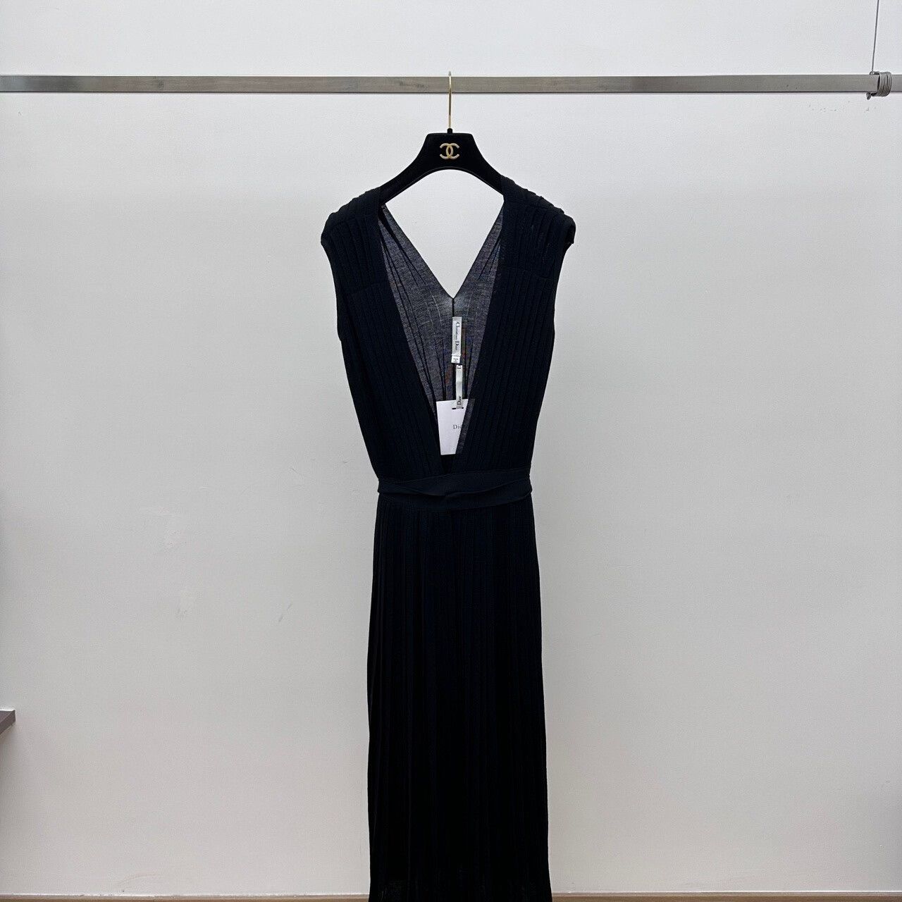 Dior dior deep v sleeveless dress 34 size Size US 34 / EU 50 - 1 Thumbnail