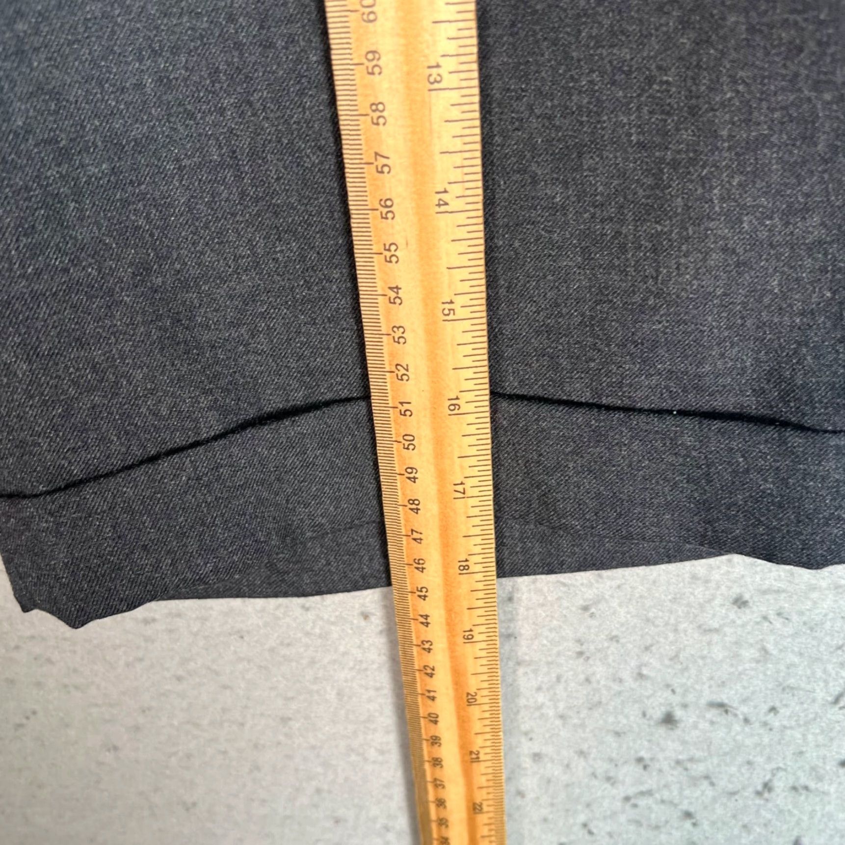 Uniqlo Uniqlo Charcoal Gray Womens Dress Shorts Size 4 Flat Front Wool Blend Size 27" / US 4 / IT 40 - 5 Thumbnail