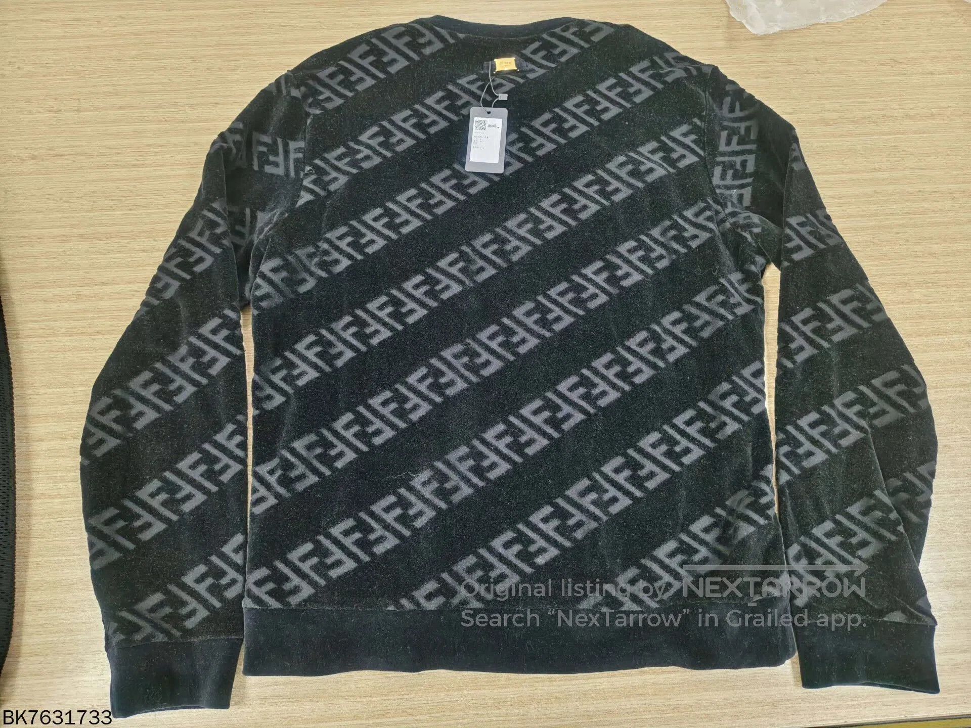 Fendi fendi logo printed sweatshirt in black. Size US S / EU 44-46 / 1 - 1 Thumbnail
