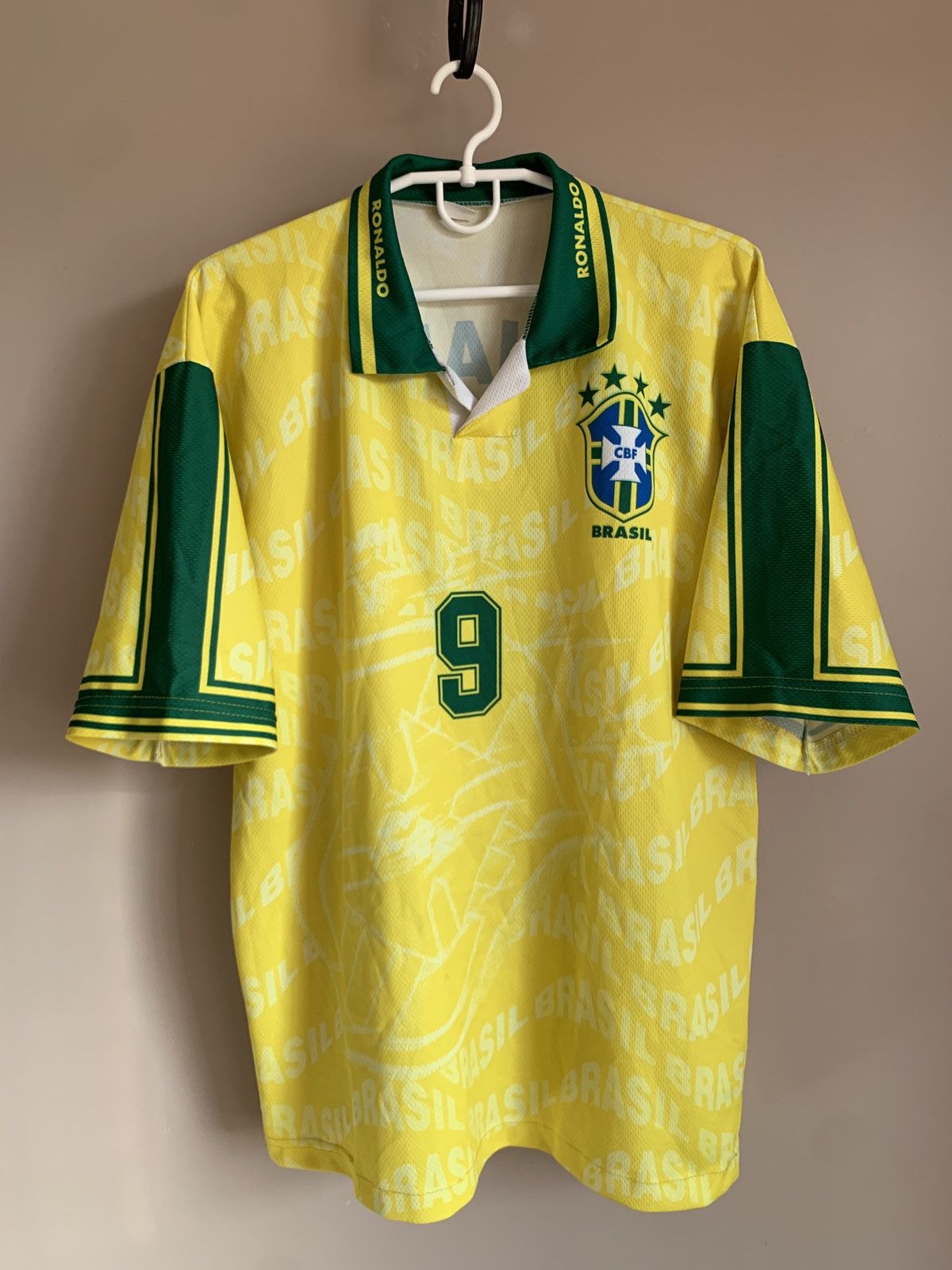 Vintage Brazil Home Football Shirt Vintage Soccer Jersey RONALDO #9 Size US XL / EU 56 / 4 - 2 Thumbnail