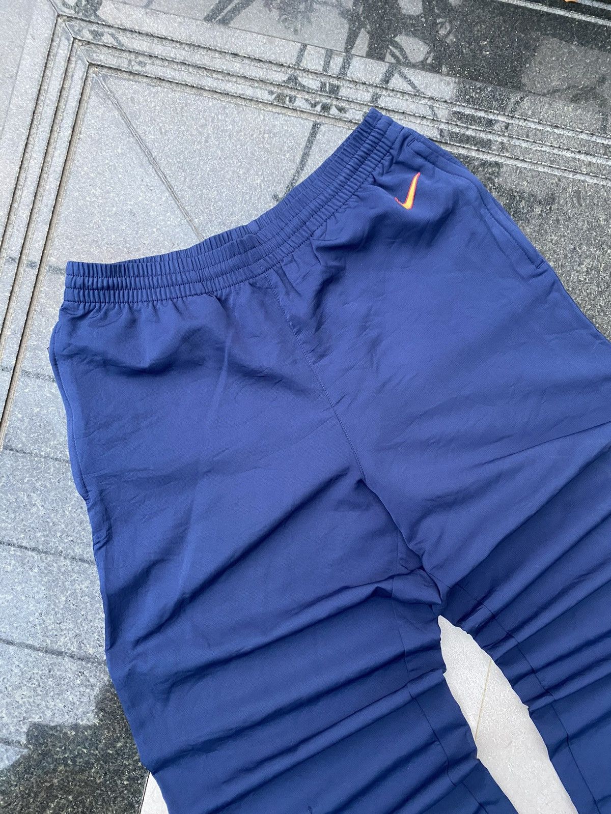 Nike × Vintage 90’s NIKE RARE Y2K SWOOSH RETRO LOGO NYLON PANTS Size US 32 / EU 48 - 2 Thumbnail