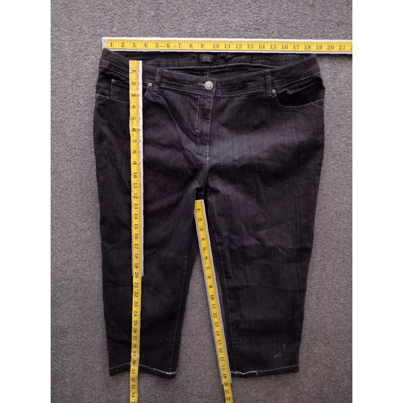 Vintage F&F Jeans Women's 20 Black Dark Wash Mid Rise Skinny Capri Jeans Size 42" / US 20 - 4 Thumbnail